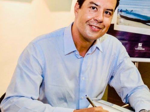 Lançamento do livro: O rosto sem face, do escritor Fernando Armando Ribeiro