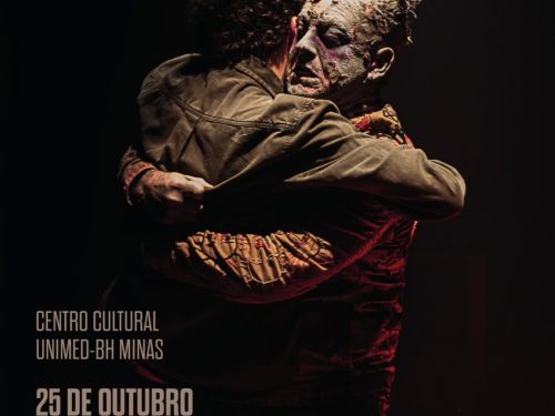 Imagem com o fundo preto, duas pessoas se abraçando