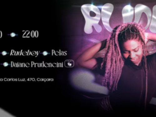 Imagem ilustrativa de uma mulher negra tocando os cabelos 