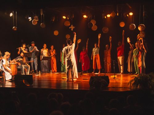 Espetáculo: “Pele, Metais e Madeira”