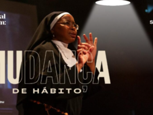 Imagem de uma mulher real vestida de freira 