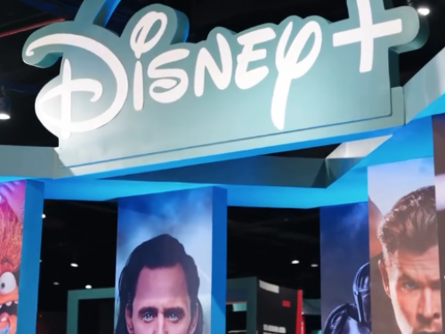 vários cartazes de filmes da disney uma ao lado do outro 