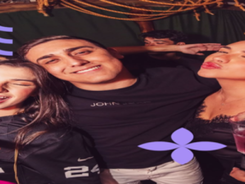 imagem de um homem e duas mulheres se abraçando para foto 