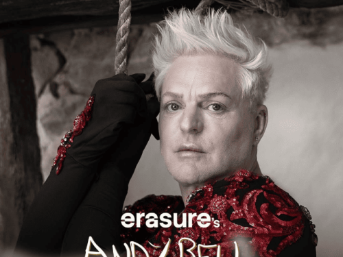 Imagem de um homem com as roupas de cor vermelha em destaque, 