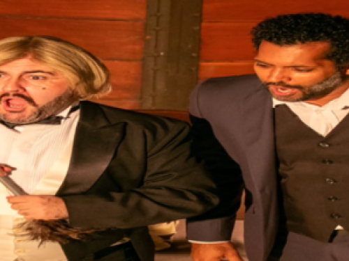 imagem de um homem de outro homem lado a lado de boca aberta 