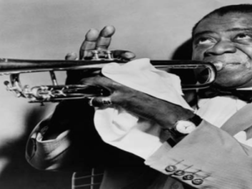 foto do trombetista Louis Armstrong 