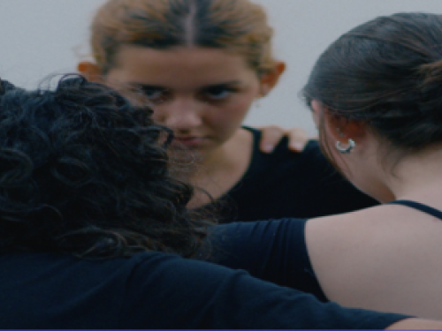 imagem de balairinas concentradas 