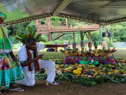 imagem de um homem ajoelhado 