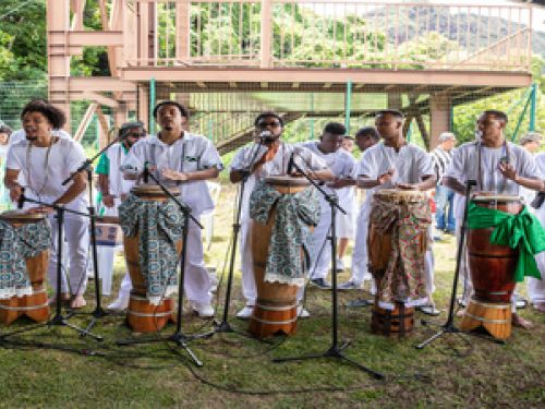 Imagem real de pessoas índigenas 