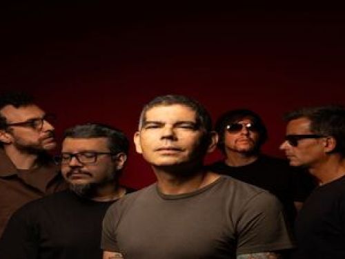 Imagem de Dado Villa-Lobos e outros 4 homens atrás 