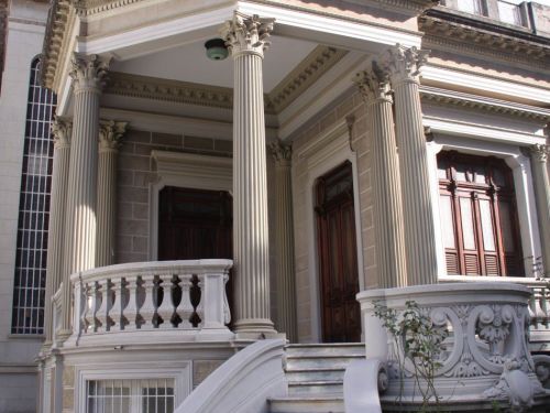 foto da fachada da academia de letras em Bh