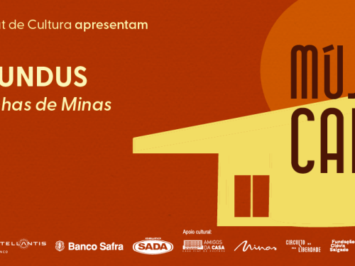 fundo em tons de laranja e mostram uma ilustração amarela da Capela de Santana, com formas geométricas simples. O texto anuncia o evento “Música na Capela”, com o tema “Modinhas e Lundus”, que será no dia 23 de novembro, das 11h às 12h, nos jardins da Casa Fiat de Cultura. Há logos de patrocinadores na parte inferior e pequenos ícones de acessibilidade no canto superior direito.
