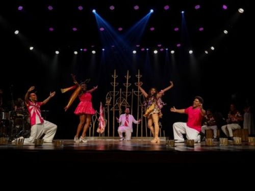 Fotografia da apresentação no palco