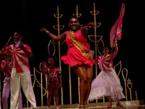 Fotografia da apresentação no palco