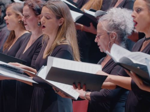 Imagem Coral Orquestra Sesiminas no palco