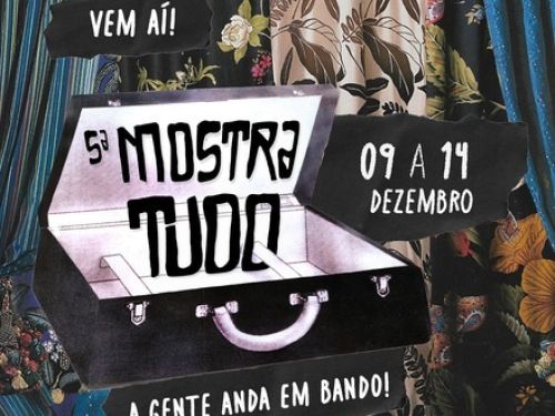 Flyer de divulgação com imagem de uma mala de mão aberta e fundo de tecidos estampados. os textos informam o evento