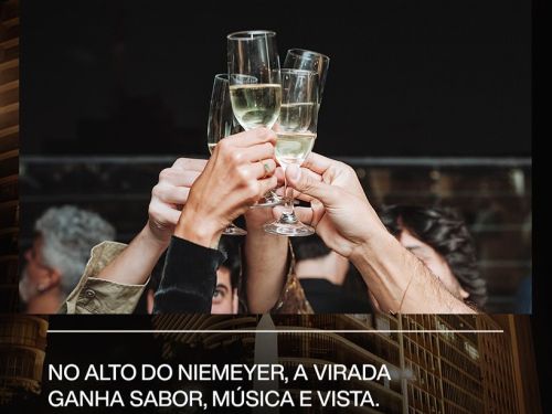 Imagem de pessoas brindando 