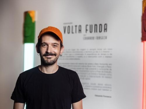 O artista Eduardo Fonseca na Piccola Galleria da Casa Fiat de Cultura