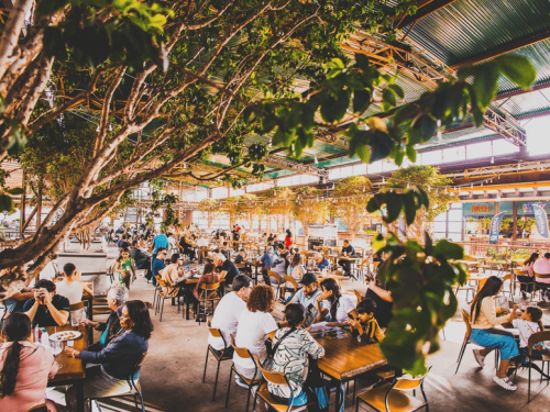 Feira de Natal no Mercado de Origem com Roda de Samba