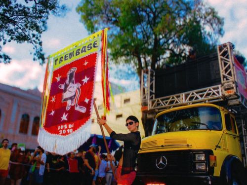 Imagem de divulgação de edições anteriores do Bloco Furacão da Trem Base