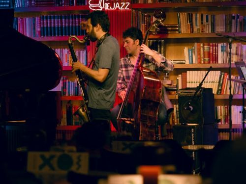 Foto do espaço interno do local