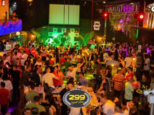 Imagem da pista de dança no interior do estabelecimento