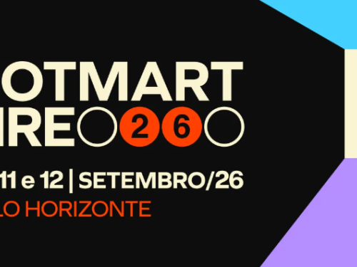 Card promocional do evento Hotmart Fire 2026. O design é moderno, com fundo preto e formas geométricas nas cores azul, roxo e creme à direita.