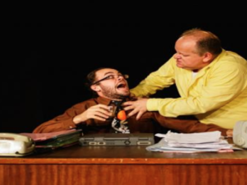 Imagem de dois homens brigando 