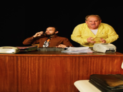 Imagem de dois homens tensos 