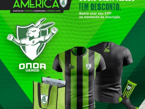 Fundo verde e ilustração do kit da corrida: blusa do time, meia e bolsa na cor verde e preta