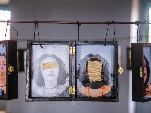 Foto da obra nomeada como "Caixa Preta"