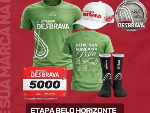 Foto ilustrativa do kit da corrida: blusa verde com a logo marca, medalha, boné branco, meia cano alto preta e placa de numeração 