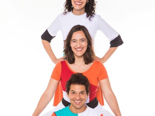 divulgação com fotografia do grupo artistico Tiquequê 