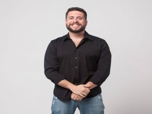 Imagem de maurício sorrindo 