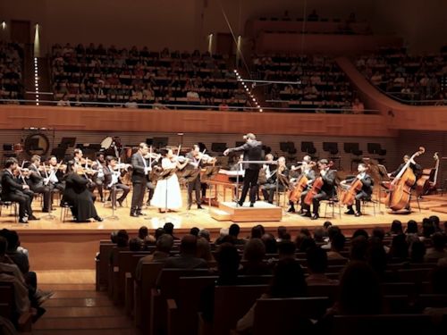 Fotografia do palco da Orquestra Filarmonica Minas Gerais