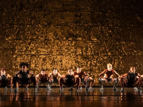 dançarinos abaixados