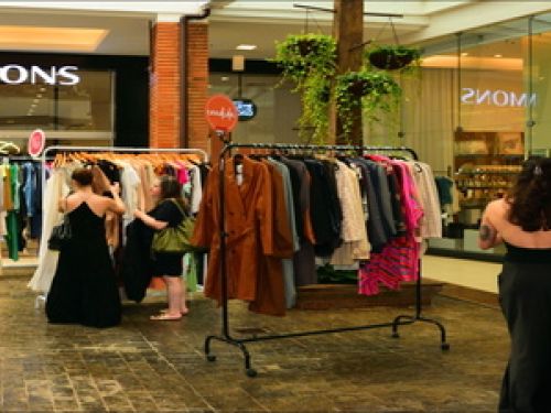 Imagem de araras de roupas 