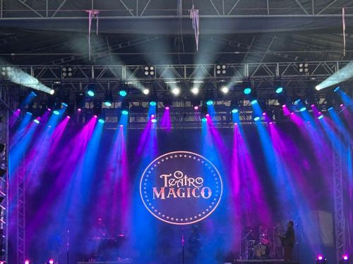 Fotografia do palco do evento O Teatro Mágico