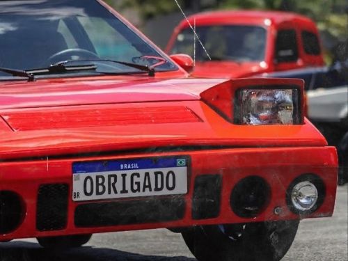 Foto de capa contendo caros antigos vermelhos e convidando para o evento de caros antigos no Porks