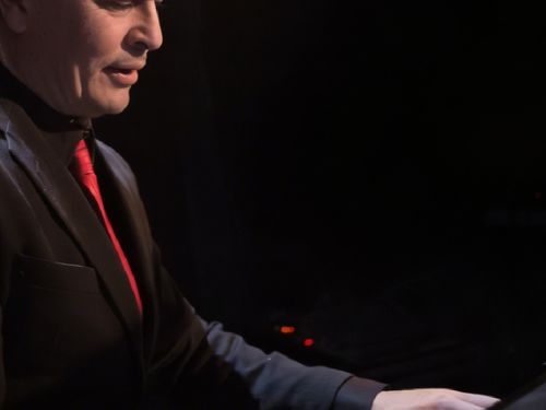 Foto do cantor Plinio Oliveira 