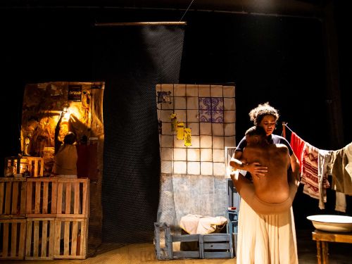 Espetáculo: ÀBÍKÚ