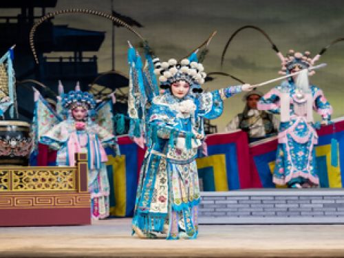 Imagem de uma moça categorizada da china 