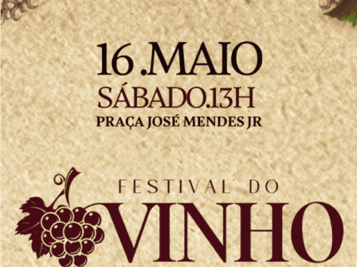 Cartaz com fundo de textura rústica bege e detalhes de ramos de uva nos cantos superiores. No topo, os logotipos Sympla e Supernosso. Ao centro, as informações em letras marrons: 16 . MAIO | SÁBADO . 13H | PRAÇA JOSÉ MENDES JR. Na parte inferior, destaca-se o título "FESTIVAL DO VINHO" em letras grandes na cor vinho, acompanhado por uma ilustração detalhada de um cacho de uvas à esquerda.