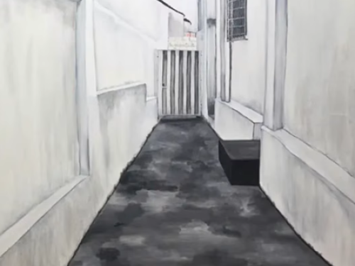 corredor pintado de preto e branco