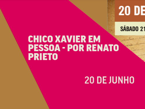 Banner promocional da peça "Chico Xavier em Pessoa - Por Renato Prieto", programada para o dia 20 de junho, sábado, às 21h. O design gráfico é dividido em blocos de cores marrom, rosa-choque e um fundo bege texturizado com manuscritos. À direita, destaca-se um selo circular vermelho com bordas serrilhadas que diz: "Aplaudido por mais de 500.000 pessoas".