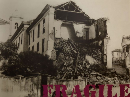 FRAGILE - SOBRADO. Fotografia Preto e Branco