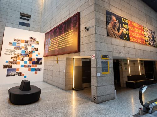 Foto da Exposição: “ENTRE - Histórias e Caminhos" no Sesc Palladium