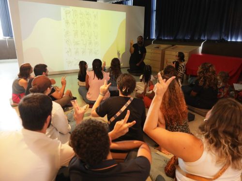 Sábado com Libras: Tradução de Música em Libras - Espaço do Conhecimento UFMG