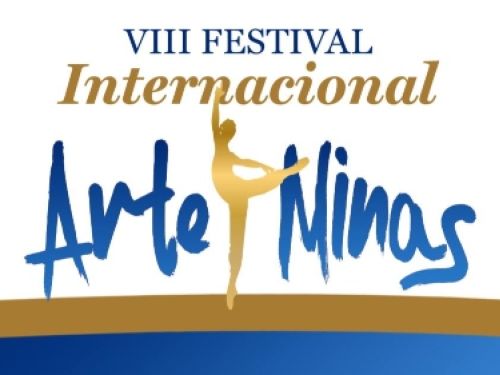 Cartaz horizontal com fundo branco. Na parte superior, o texto "VIII FESTIVAL" aparece em letras maiúsculas azuis, seguido pela palavra "Internacional" escrita logo abaixo em letras cursivas douradas. No centro, a palavra "Arte" e o sobrenome "Minas" ganham destaque em uma tipografia estilizada azul que simula pinceladas manuais. Entre as duas palavras, ergue-se a silhueta dourada de uma bailarina clássica executando um movimento de dança sobre uma perna só. A base do cartaz é delimitada por duas faixas ho