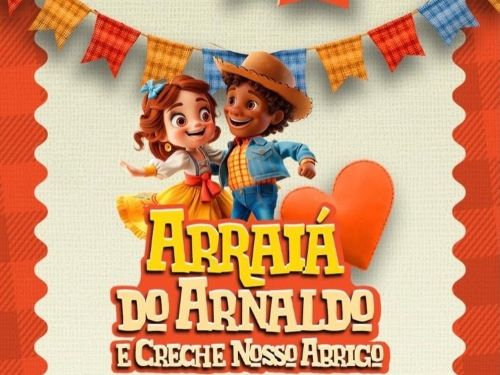 Cartaz vertical com fundo bege texturizado e bordas laterais onduladas em tons de laranja. No topo, etiquetas coloridas trazem o texto: "SAVE THE DATE — 27 Junho, das 9h às 20h30", posicionadas logo acima de um varal de bandeirinhas juninas xadrez. No centro, destacam-se as ilustrações em estilo animação 3D de um casal de crianças caipiras dançando sorridentes, ao lado de um grande coração laranja. Abaixo deles, o título principal aparece em letras volumosas amarelas e brancas com contorno laranja: "Arraiá